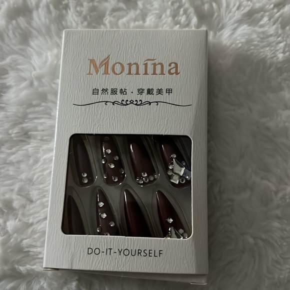 24 pcs Glossy Red Rhinestone Press On Nails - Long Almond Shape - Picture 5 of 6